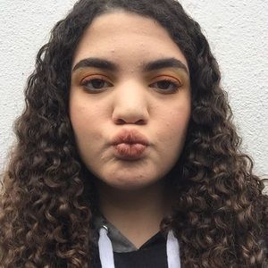 Meet your Posher, Lola